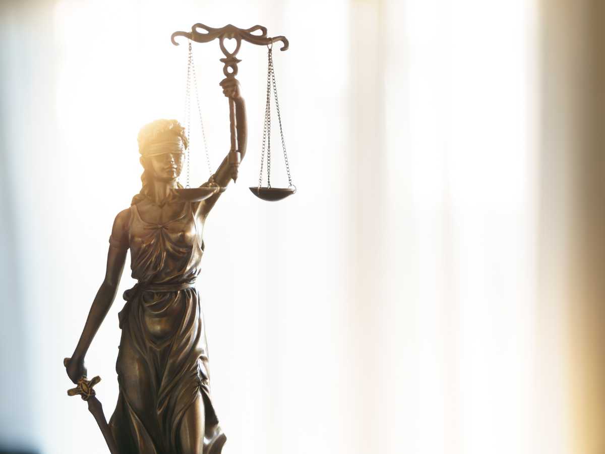 Escritório de advocacia explica como funciona a nova lei de saúde mental para empresas. Especialista ressalta que lei é importante para a construção de um ambiente laboral mais justo, humano e produtivo.